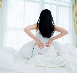 Người đau lưng nên nằm đệm hay chiếu – Đâu là lựa chọn lý tưởng?