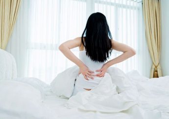 Đau lưng nên nằm đệm hay chiếu?