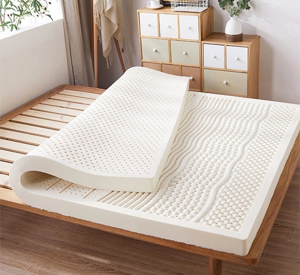 Đệm cao su thiên nhiên êm ái là sự lựa chọn lý tưởng cho người đau lưng