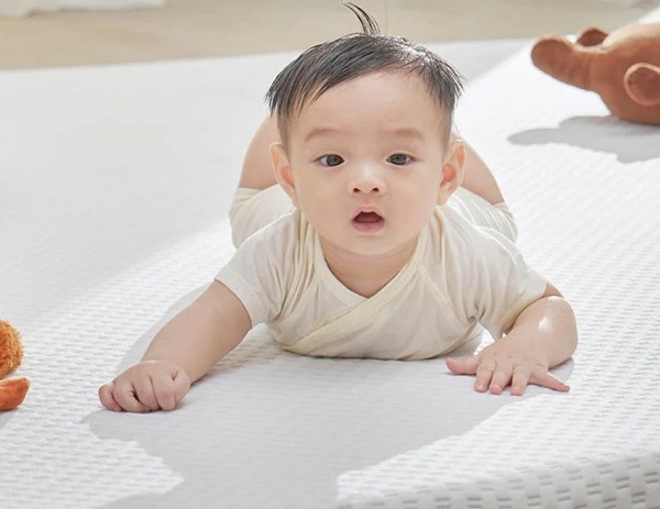 Với trẻ em thì có thể lựa chọn đệm cao su có độ dày mỏng